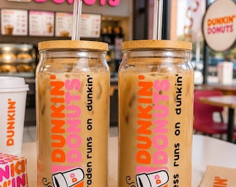 Gepersonaliseerde Dunkin' Donuts-geïnspireerde glazen beker | IJskoffiebeker met eigen naam | Bierglas van 473 ml met bamboe deksel en rietje | Cadeau voor haar