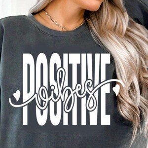 Positive Vibes DTF TRANSFERS bereit, Hitzetransfer, Sublimationstransferdesign, niedliches positives Zitat-Shirtdesign zu drücken