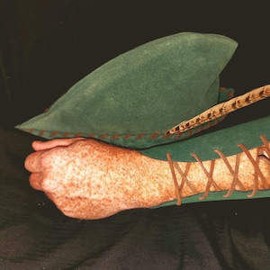 Robin Hood Hat, Wrist Guards - Hunter Suede, Chocolate Trim