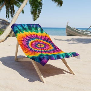 Vibrant Tie-Dye Beach Towel: Summer Poolside Accessory