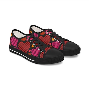 Heart Print Canvas Sneakers: Women&#39;s Low Top Fashion Shoes