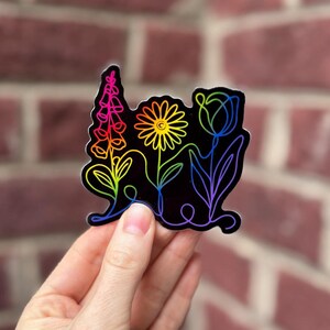 Fingerhut Daisy Tulip Vinyl-Aufkleber | Indoor Outdoor, Subtile FDT Blumen, 3 "Glänzend Rainbow & Black