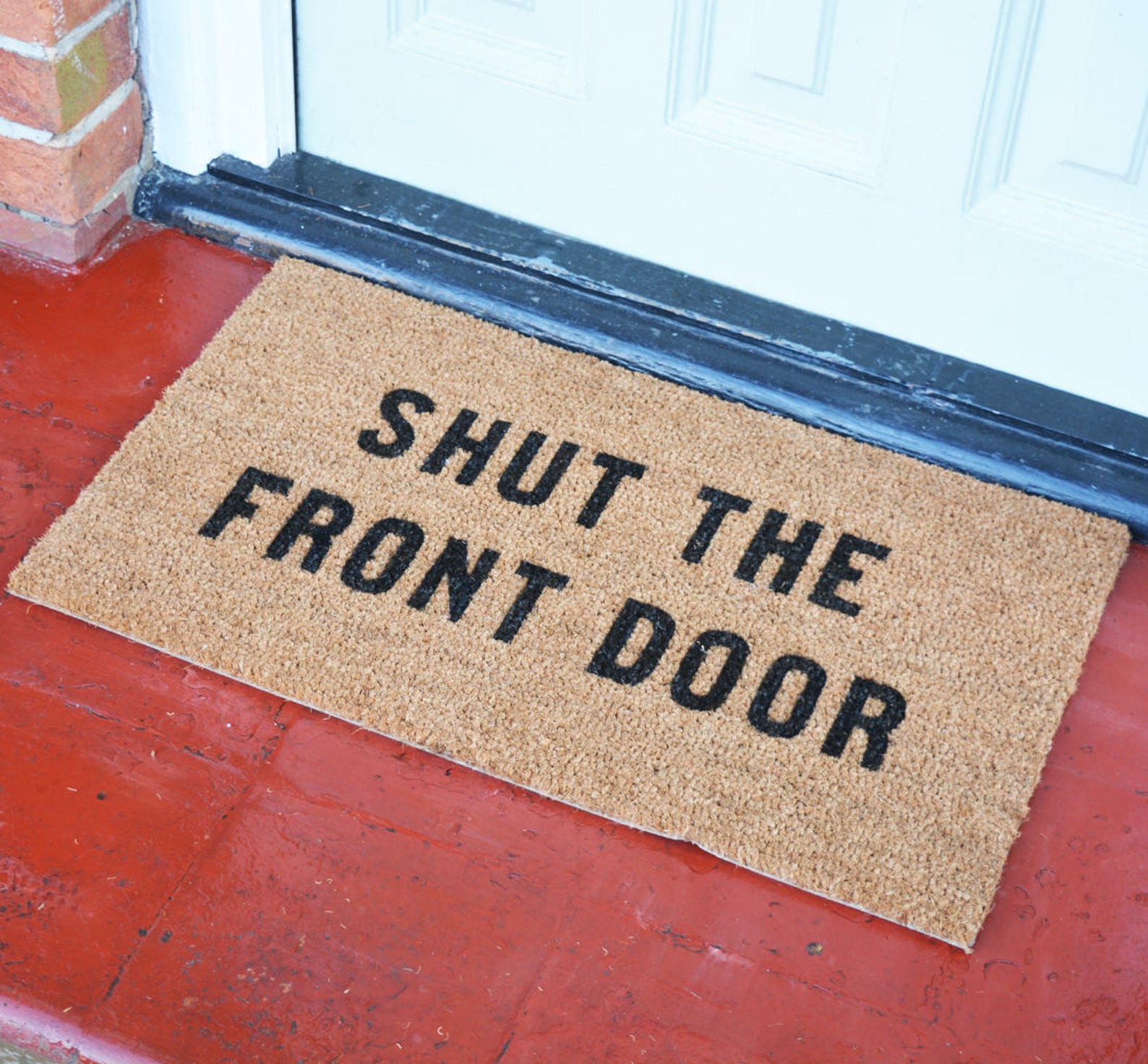 Caption shut the front door. Please shut the door. Shut the door перевод. Shut the front door. Shut the door перевод.