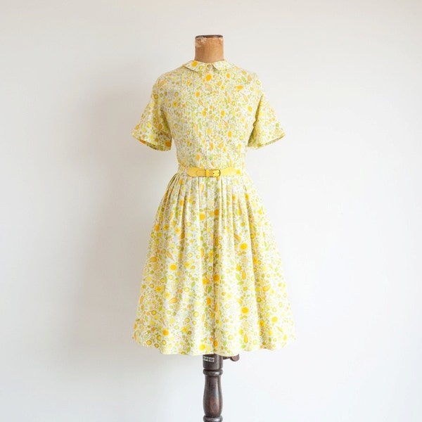 Vintage 1960s dress / yellow floral novelty print / 60s shirtwaist dress Lady bird S / M