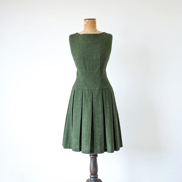 Vintage 1960s dress / green wool pinafore / 60s mod drop waist pleated dress / M