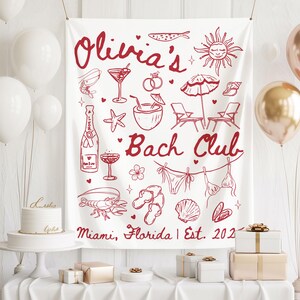 Pode incluir: Bandeira de tecido branco com ilustra&ccedil;&otilde;es e texto em vermelho. A bandeira diz "Olivia's Bach Club" com desenhos tem&aacute;ticos de praia como um sol, coquet&eacute;is e trajes de banho. O texto "Miami, Florida | Est. 2021" tamb&eacute;m est&aacute; inclu&iacute;do. Bal&otilde;es e presentes no fundo.