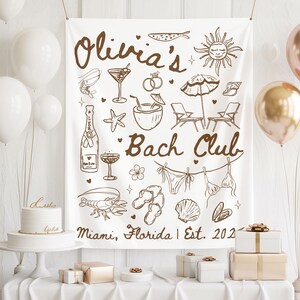 Pode incluir: Uma faixa branca com ilustra&ccedil;&otilde;es e texto em castanho para uma despedida de solteira. A faixa inclui desenhos de cocktails, cadeiras de praia e fatos de banho. O texto diz "Olivia's Bach Club Miami, Florida | Est. 2021". Bal&otilde;es e presentes no fundo.