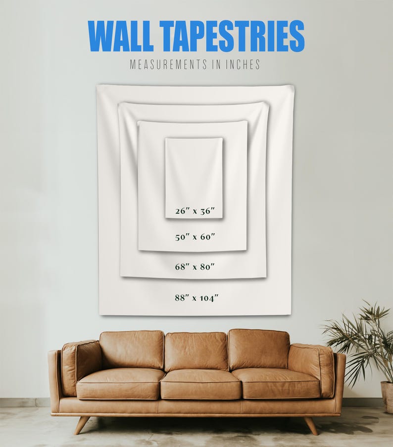 Puede incluir: Se muestran tapices de pared blancos de varios tama&ntilde;os contra una pared gris claro. El texto "WALL TAPESTRIES" y "MEASUREMENTS IN INCHES" est&aacute;n en la parte superior. Los tama&ntilde;os son 66cm x 91cm, 127cm x 152cm, 173cm x 203cm y 223cm x 264cm. Un sof&aacute; de cuero marr&oacute;n est&aacute; en primer plano.