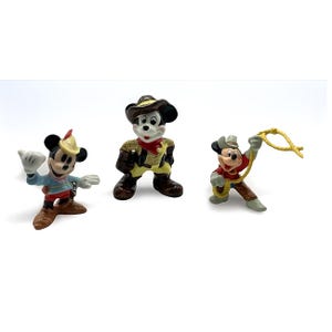 Micky Maus der Schauspieler Lot von 3 Miniature Figuren 2 Cowboy 1 Brave Little Tailor Bild 1