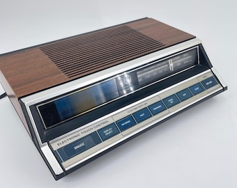 Vintage General Electric AM FM Clock Radio Wood Grain Touch Control 7-4662B