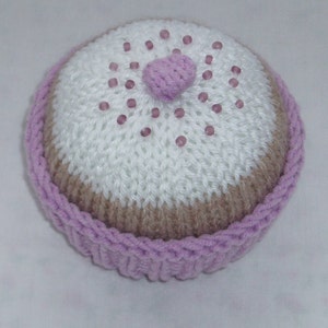 Knitted cakes, currant buns, fairy cakes, cupcakes, butterfly cakes, on a cake stand plate