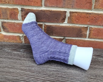 A Sort of Twist Socks [KNITTING PATTERN]