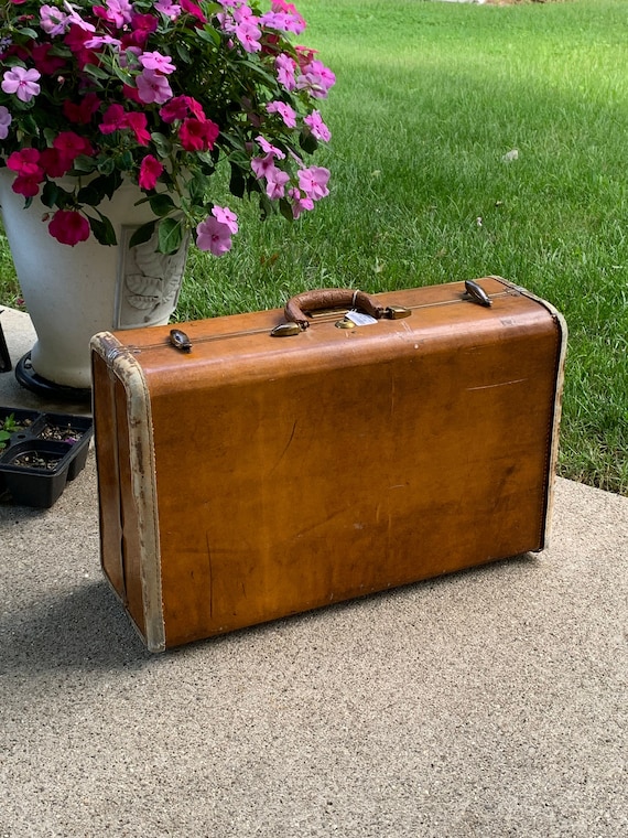 Vintage 1950s Samsonite Streamlite Luggage in Saddle Tan by Shwayder B – In  The Vintage Kitchen Shop
