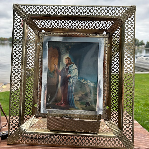 Vintage Jesus picture, lighted Jesus picture, ornate gold frame, lighted gold frame