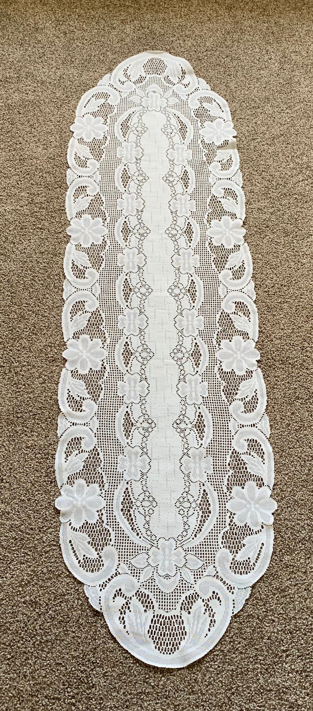 Vintage off White Table Runner / Lace Table Runner / off White Dresser