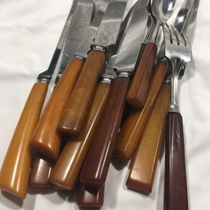 Vintage bakelite knives , vintage Sta brite knifes, vintage bakelite utensils, bakelite handles, vintage steak knives