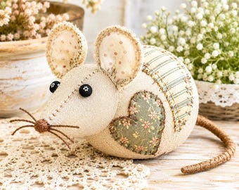 額入りネズミの頭の剥製：金色の装飾の奇品 - Etsy 日本