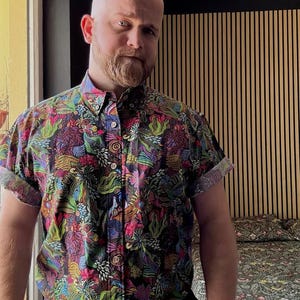 Vintage 1950s Hawaiian Shirt: Cotton Aloha Floral Print, Coconut Buttons