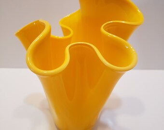 Handkerchief  Ruffled Glass Vase - Orange/Yellow - Mint Condition - Mid-Century Modern - Hand Blown Glass - Collectible Art Glass