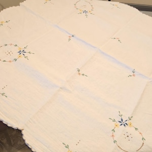 Vintage Embroidered Tablecloth - Square 42 x 42 Inch