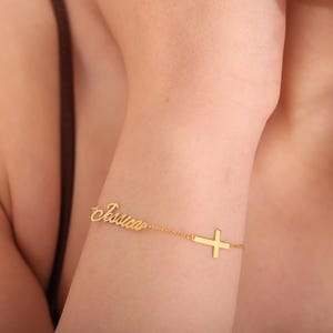 Pulsera de cruz pequeña de oro de 14 quilates, pulsera de cruz de plata con nombre escrito a mano, pulsera con piedra de nacimiento, pulsera delicada con dije de cruz, regalo para el Día de la Madre