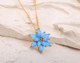 Halsband i sterlingsilver med opal och lotus: Hänge i guld eller roséguld med blomma