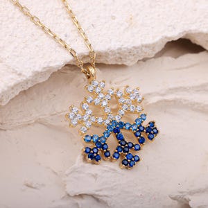 Collana con fiocco di neve in argento sterling: ciondolo in cristallo blu, gioielli invernali