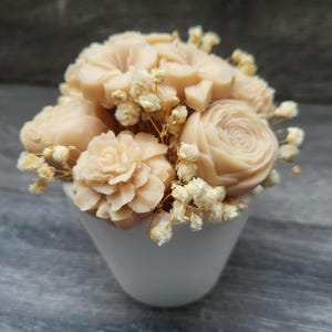 Bouquet of fondants in a pot