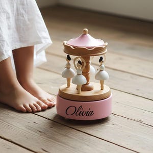 Muzikale houten ballerina-carrousel aandenken, gegraveerde naam muziekdoos, aangepaste houten muziekdoos met gratis kerstcadeauverpakking, cadeau voor kinderen - België