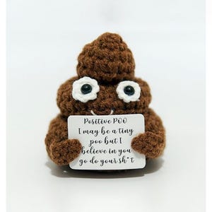 Emoji-ornament gehaakt kak met motiverende kaart – grappig handgemaakt cadeau voor positiviteit, bureauhumor of emotionele steun