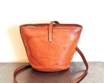 vintage leather bucket purse - early 90s Unisa caramel leather cross body purse