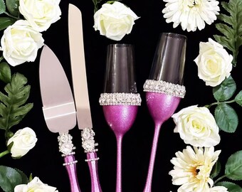 Regalo per addio al nubilato: set di flûte da champagne e paletta per torta, in cristallo magenta, ricordo per la futura sposa.