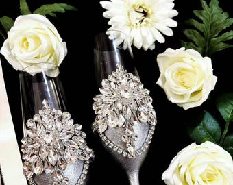 Set personalizzato di flûte da champagne e paletta per torta in cristallo argentato per anniversario, un elegante regalo per la coppia.