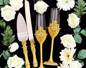 Regalo per addio al nubilato: set di flûte da champagne e paletta per torta, in cristallo giallo oro, ricordo per la futura sposa.