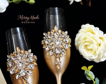 Set regalo di fidanzamento composto da flûte da champagne e paletta per torta, in cristallo dorato, ideale per una coppia di novelli fidanzati.