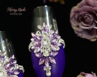Set regalo di fidanzamento composto da flûte da champagne e paletta per torta, in cristallo viola, ideale per una coppia di novelli fidanzati.