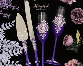 Regalo per addio al nubilato: set di flûte da champagne e paletta per torta, in cristallo viola, ricordo per la futura sposa.