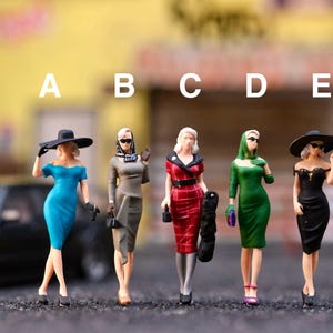 Miniatur Figure Retro Classic Girl Scale 1/64 or 1/87 for diorama or diecast