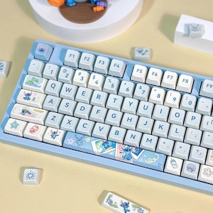 Juego de teclas PBT Kawaii con temática de Stitch para teclado mecánico, temática de Lilo y Stitch, teclas de dibujos animados, perfil MDA, interruptores MX, 95 piezas