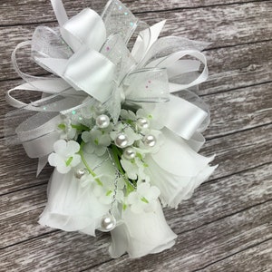 New Artificial White Rose Corsage, White Rose Mother's Corsage, Prom Corsage, Prom Boutonniere, White Corsage, White Boutonniere Pin Corsage w Pearls