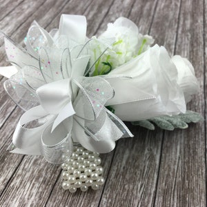 New Artificial White Rose Corsage, White Rose Mother's Corsage, Prom Corsage, Prom Boutonniere, White Corsage, White Boutonniere Wrist Corsage