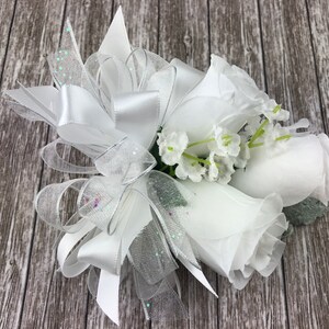 New Artificial White Rose Corsage, White Rose Mother's Corsage, Prom Corsage, Prom Boutonniere, White Corsage, White Boutonniere Pin on Corsage