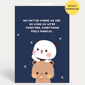 Può includere: Biglietto di auguri con sfondo blu navy e la scritta "NO MATTER WHERE WE ARE, AS LONG AS WE'RE TOGETHER, EVERYTHING FEELS MAGICAL." Presenta un panda bianco sopra un orso marrone. Un cerchio giallo con "INSTANT DOWNLOAD" è in alto a destra.