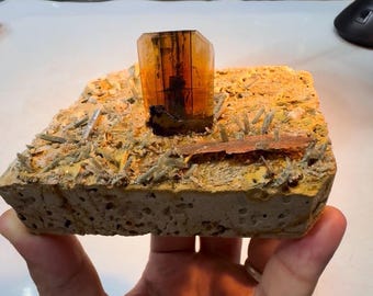 Brookite Specimen with chlorine Quartz