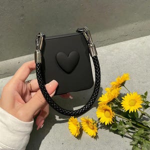 Solid Color Black Love Heart Rope Case for Motorola Razr 60 Ultra 50 Ultra Razr 2024 Razr 40 Ultra 40 Ultra Cover