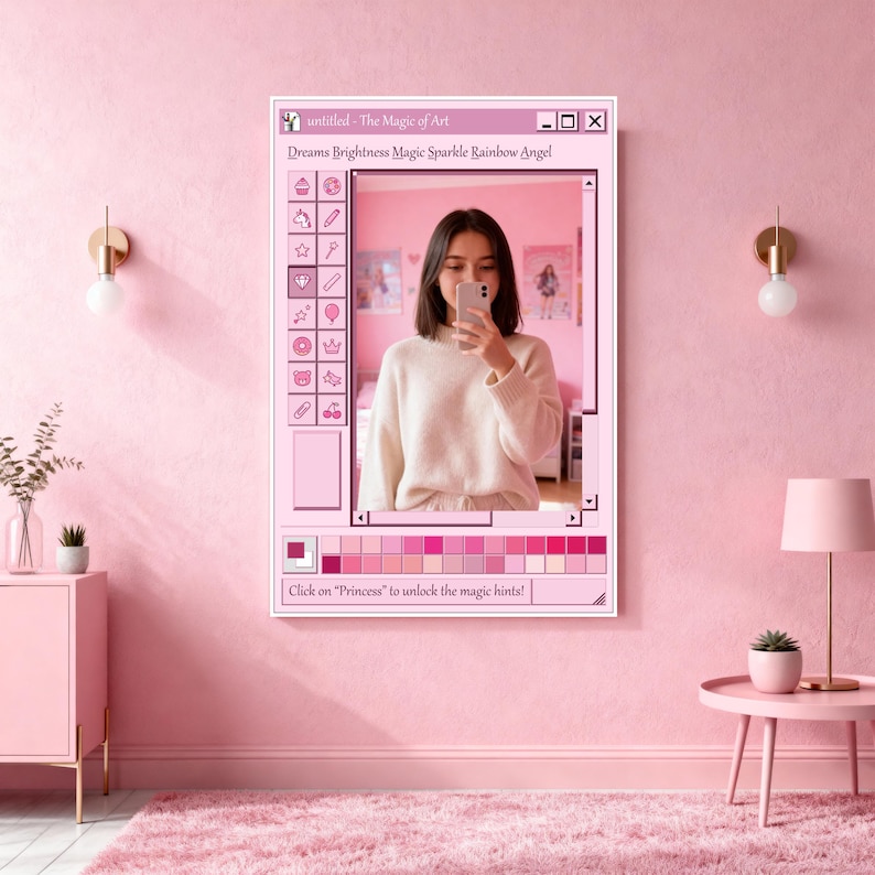 K&ouml;nnte beinhalten: Ein rosa gerahmter Spiegel mit einem computer&auml;hnlichen Interface-Design, der eine Person zeigt, die ein Selfie macht. Der Spiegel tr&auml;gt die Aufschrift "untitled - The Magic of Art" und "Dreams Brightness Magic Sparkle Rainbow Angel". Der untere Teil des Spiegels lautet "Click on 'Princess' to unlock the magic hints!"