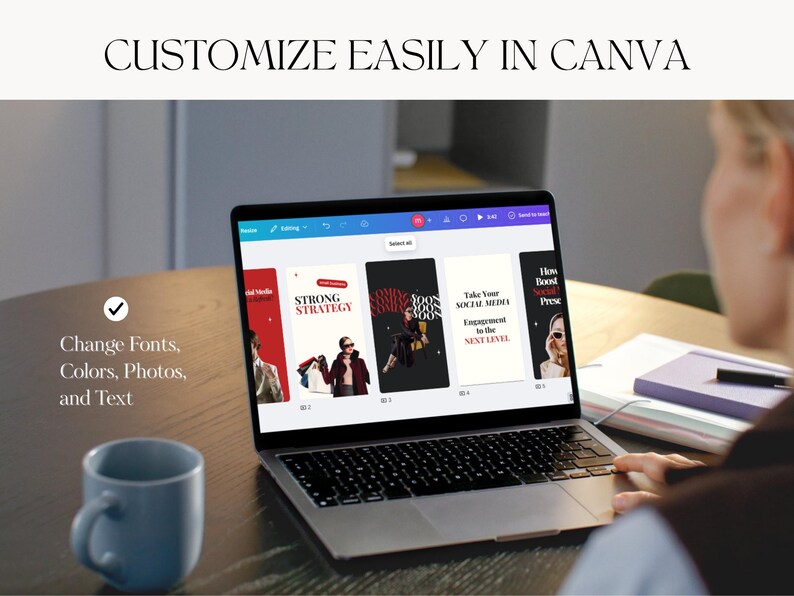 Puede incluir: Un port&aacute;til muestra la interfaz de Canva con plantillas de redes sociales. La pantalla muestra opciones para personalizar fuentes, colores, fotos y texto. Una taza azul y un cuaderno est&aacute;n sobre la mesa. El texto superior dice "PERSONALIZA F&Aacute;CILMENTE EN CANVA."