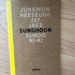 Quaderno A5 Enhypen personalizzato con incisione laser, carta a righe. Un regalo perfetto per i fan di Engene e del K-pop, personalizzabile secondo i propri gusti.