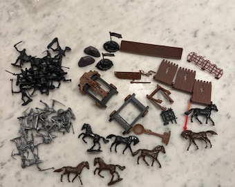 Vintage Toy Soldiers Medieval Knights Figures Horses Castle Siege Lot Playset