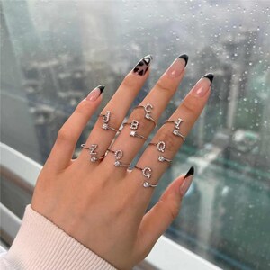 Anillo de inicial personalizado en plata de ley 925 con circonita cúbica ajustable, regalo de compromiso para su aniversario, letra personalizada A-Z, romántico.